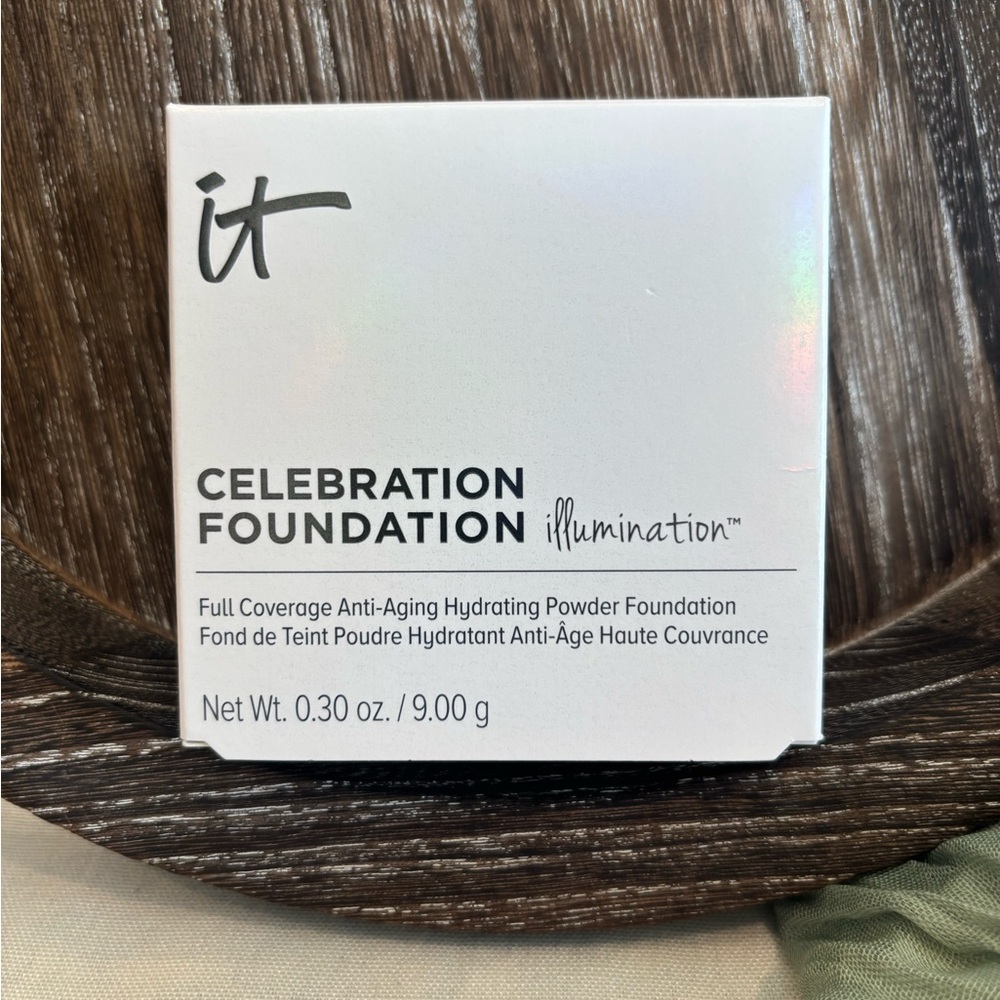 IT Cosmetics Celebration Powder Foundation Illumination • LIGHT • Full Coverage - Picture 2 of 6